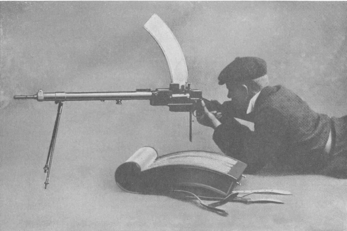 Пулемет во время испытаний в США.