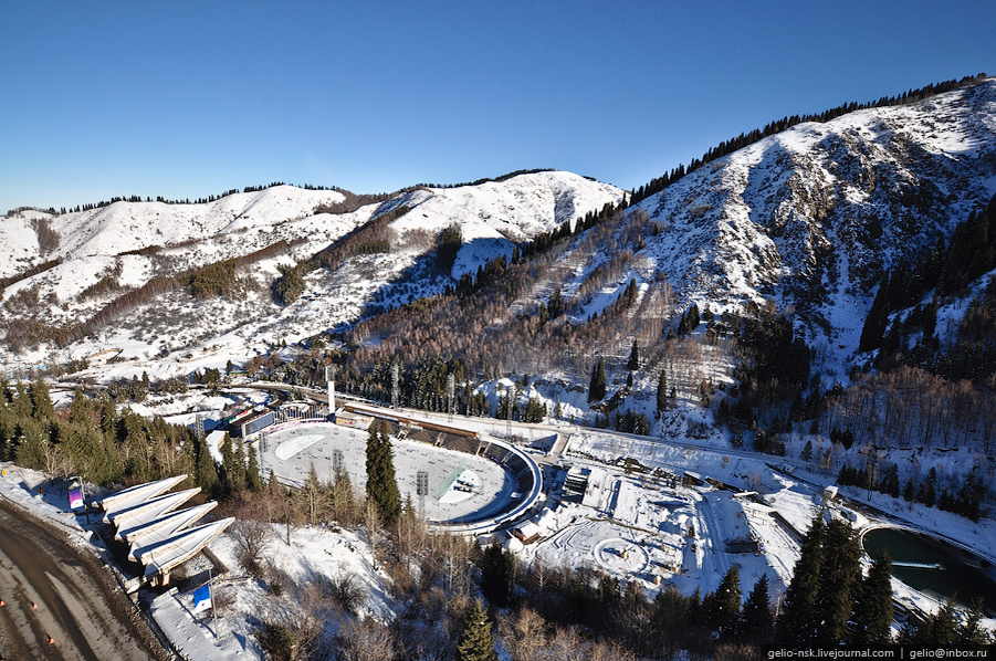 Это каток «Медеу»