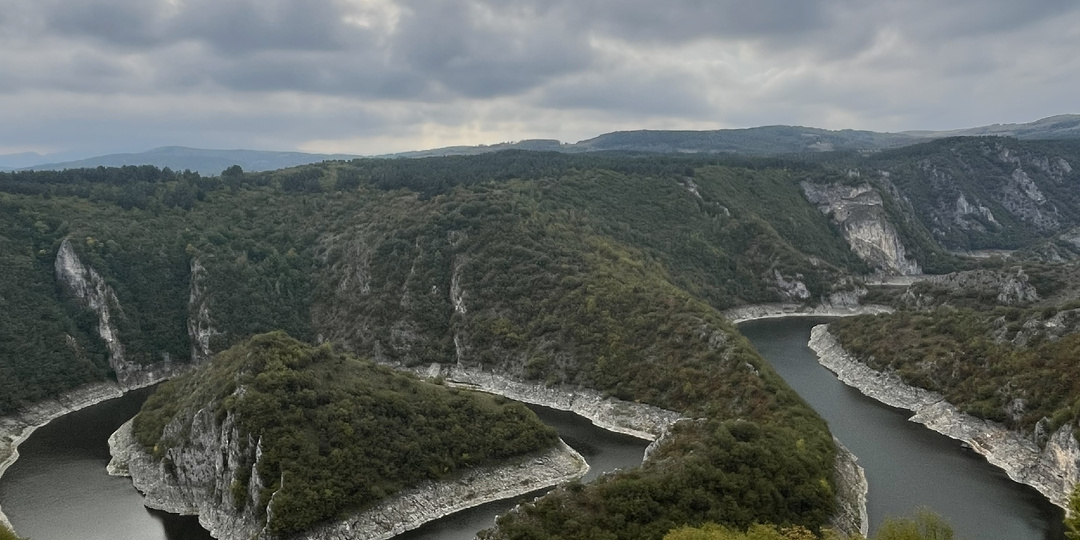 3 причины посетить каньон реки Увац в Сербии