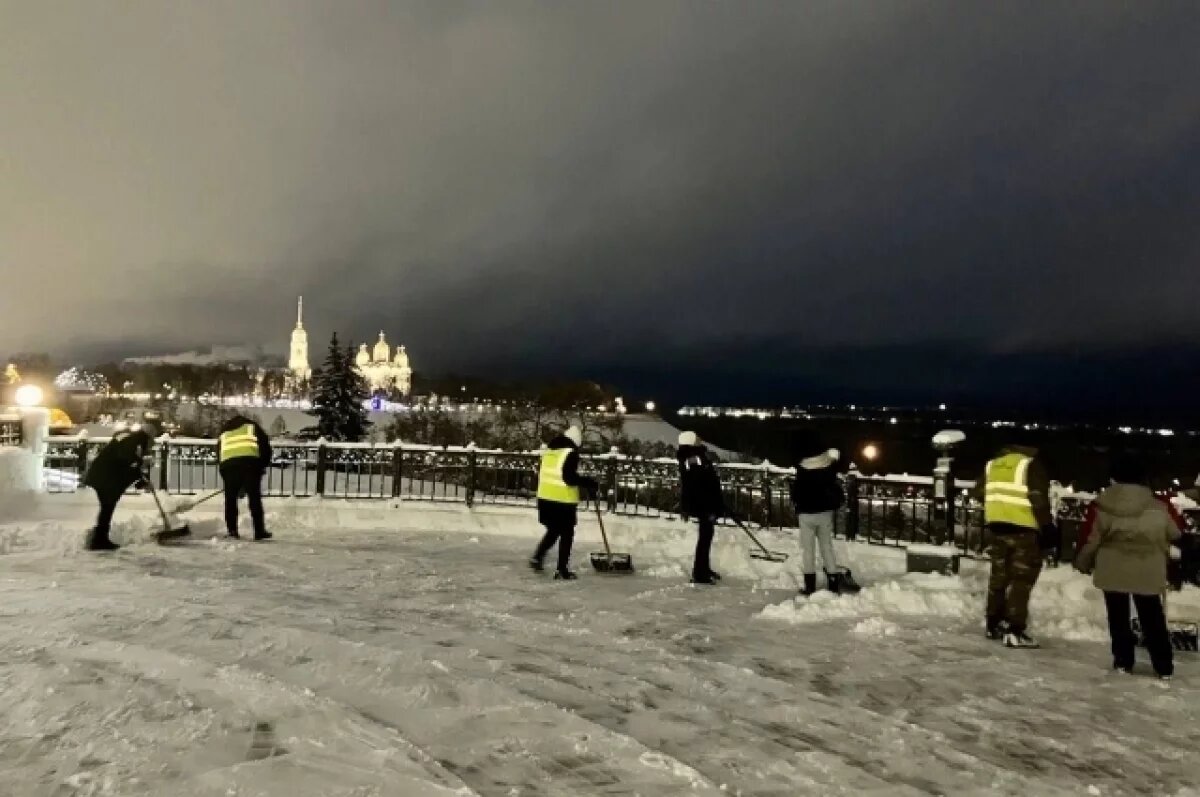    Владимир против снегопада: город убирают 80 человек и колонна спецтехники