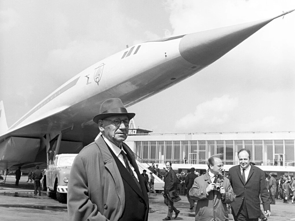 Андрей Николаевич Туполев во время презентации сверхзвукового самолета Ту-144 в аэропорту Шереметьево в мае 1969 года.