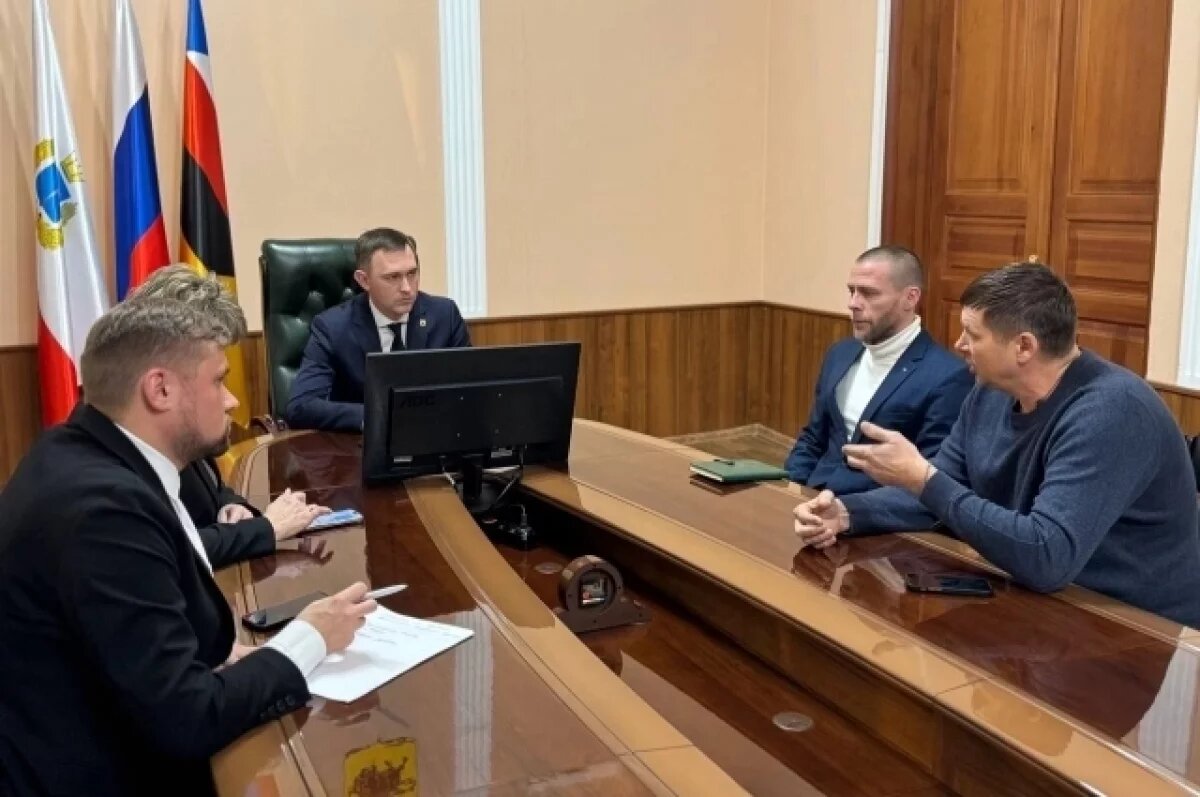    Максим Леонов встретился с президентом федерации футбола Растегаевым