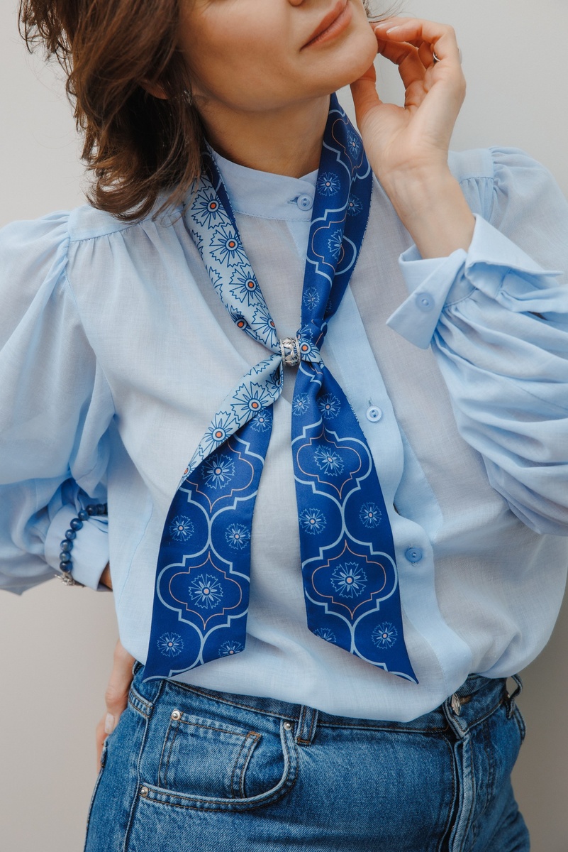 Бренд TRIORA, коллекция Россия: колье и браслет из натурального киантина, шелковый шарфик Твилли