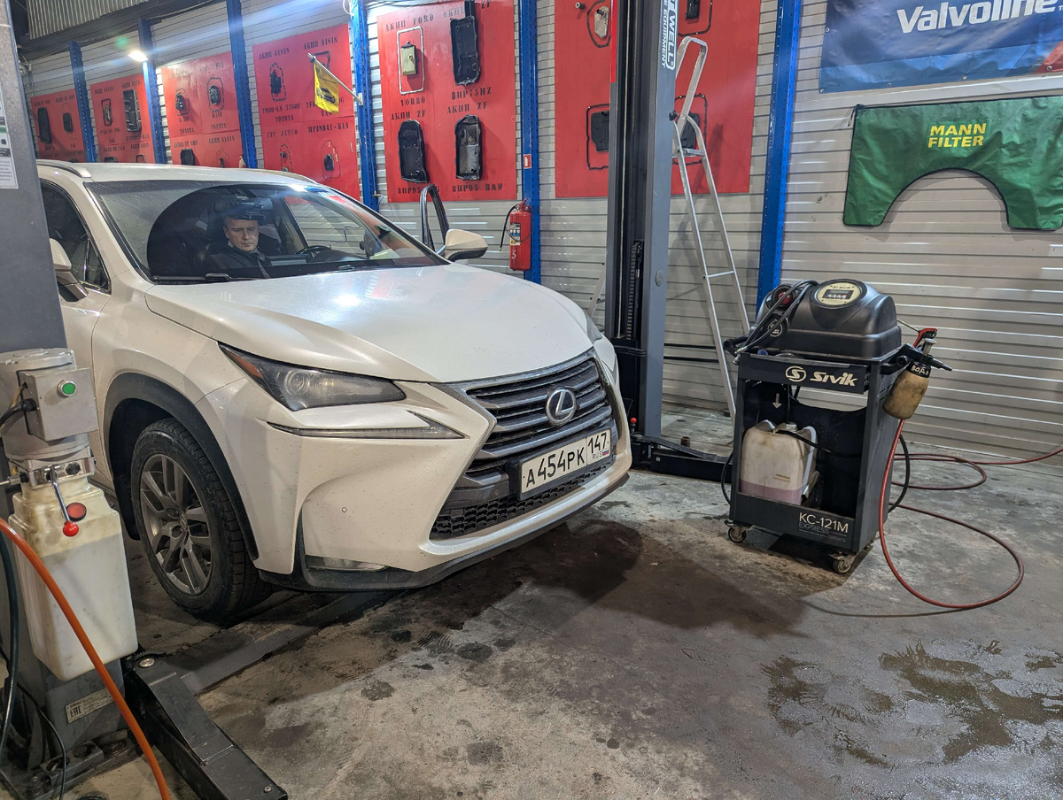 Замена охлаждающей жидкости Lexus NX200