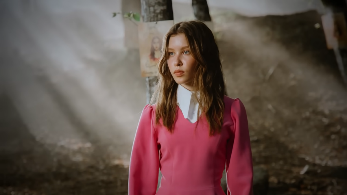 Анна Пересильд в роли Алисы