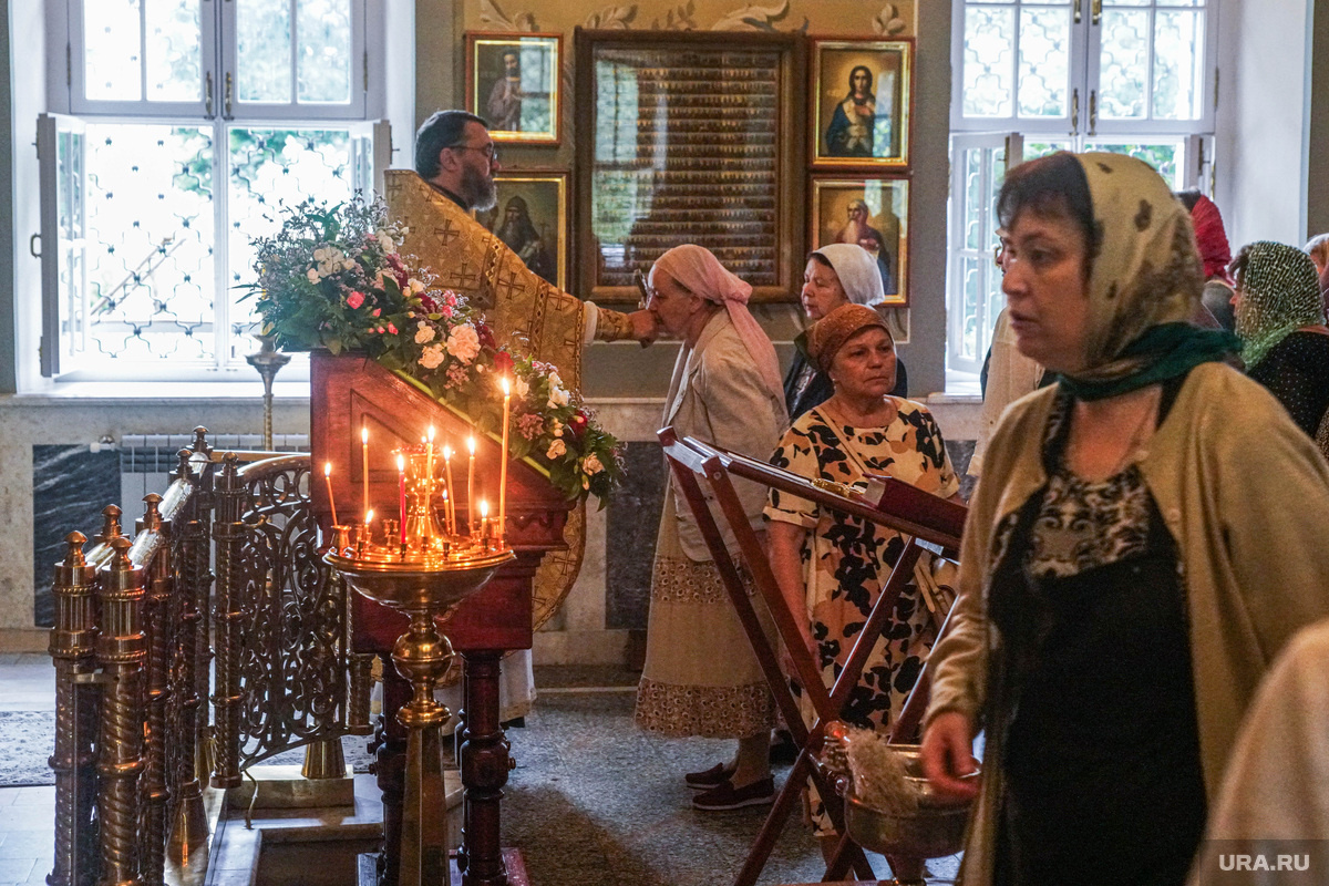 В день памяти Игнатия Богослова православные ходили в храм и молились святому о защите. Фото: Немышев Вячеслав © URA.RU