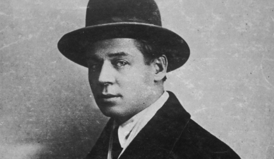 Хулиган и последний поэт деревни: как Сергею Есенину удалось получить всенародную любовь