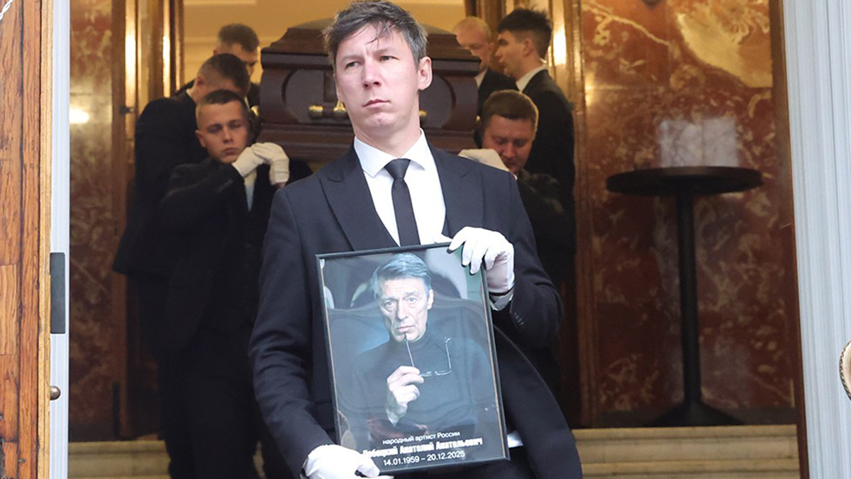 Момент прощания с Анатолием Лобоцким. Фото: Наталья Шатохина / Global Look Press