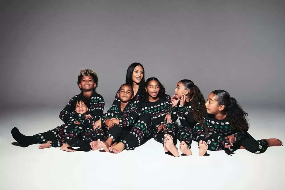 Ким Кардашьян с детьми и племянниками📷

