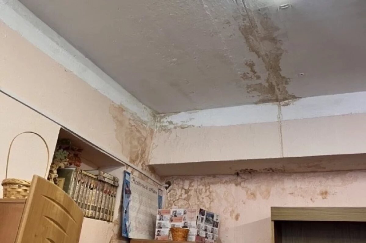    В суздальской школе нашли протечки полов, стен и потолков