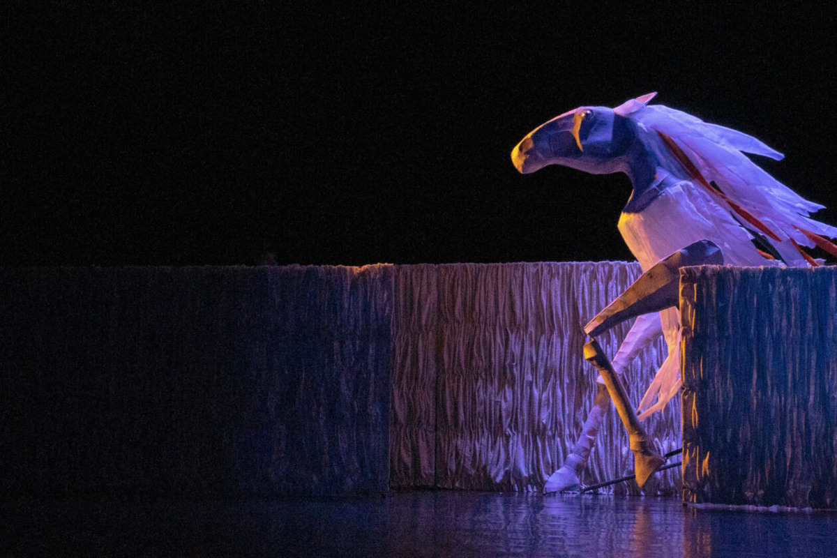 Черемховский драмтеатр радует гостей в Новом году ёлками и «Сивками-Бурками»
Фото: Кристина Калачёва/Черемховский драмтеатр