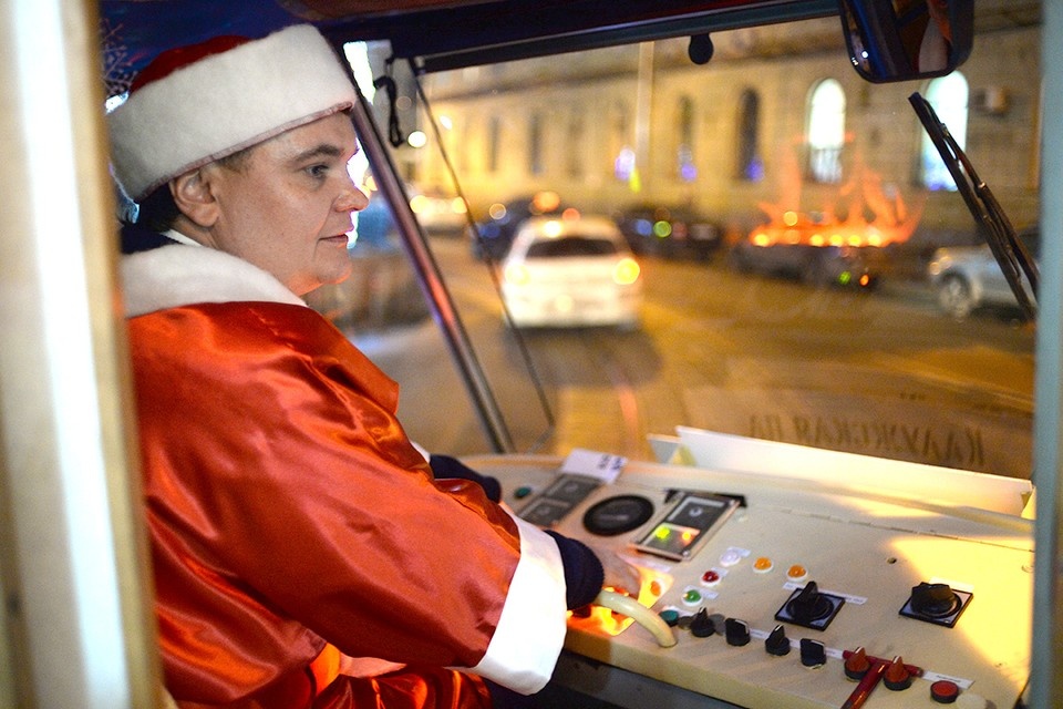    Новогоднее настроение в столичном трамвае Виктор ГУСЕЙНОВ