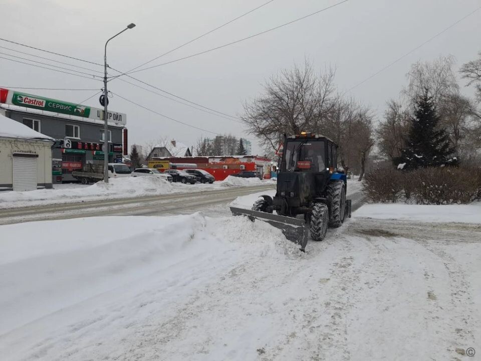   Уборка снега в Барнауле. Источник: Barnaul.org