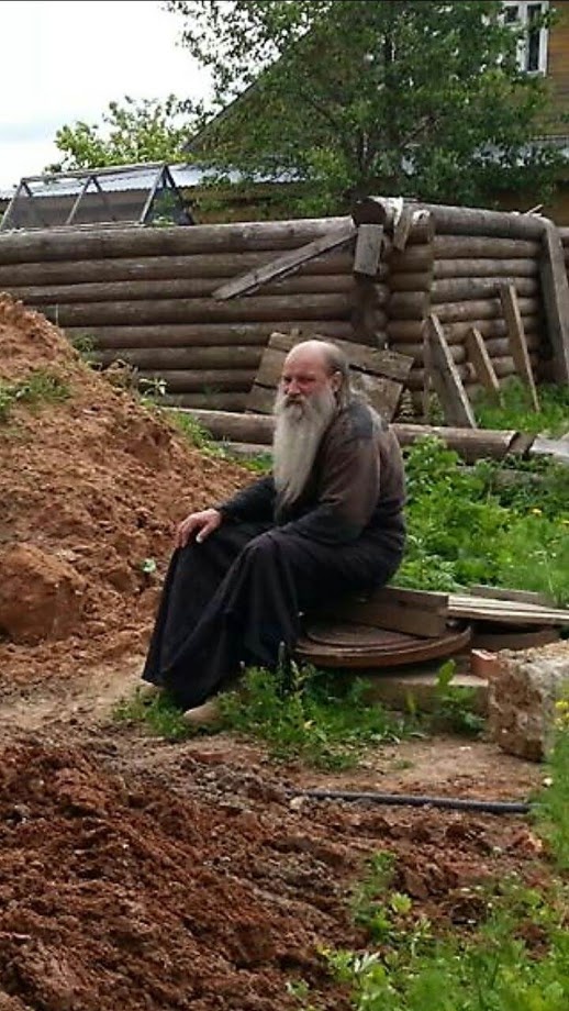 Кто любит больше мир, а не Бога, все на службе у дьявола. Смотри внимательно наставления Святых Отцов что значит Любовь от Бога. Падший ангел был изгнан с Неба, когда стал себя любить больше, чем Бога. Если ты не любишь проклинающих, ненавидящих, ты на службе у дьявола.