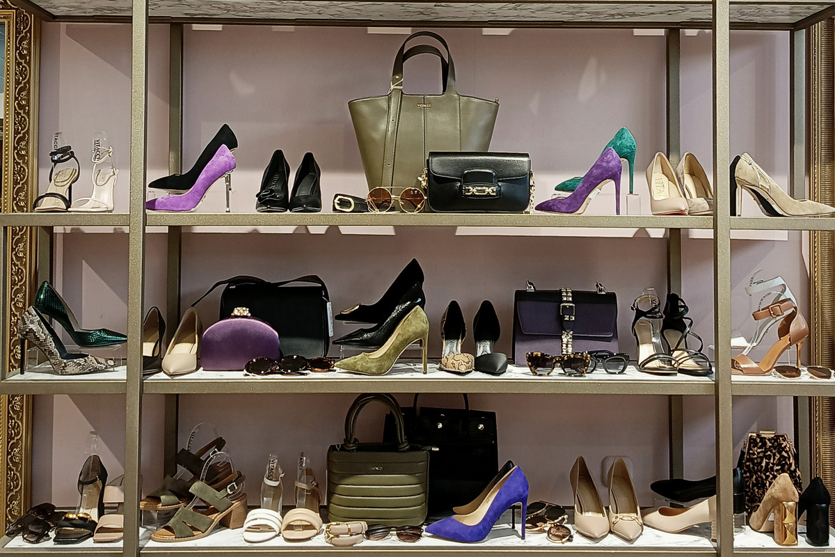 Адрес: г. Гомель, ул. Гагарина, д. 65, ТРК «Секрет», 2 этаж.
Время работы: ежедневно с 10:00 до 20:00.​
Телефон: +375296159764.​