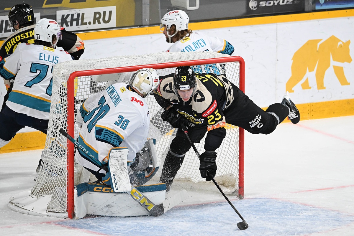    Встреча состоялась 25 декабря в Ледовом дворце. Матч завершился победой череповчан в овертайме со счетом 4:3