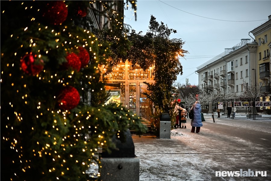 Главная улица города — проспект Мира сверкает праздничными огнями