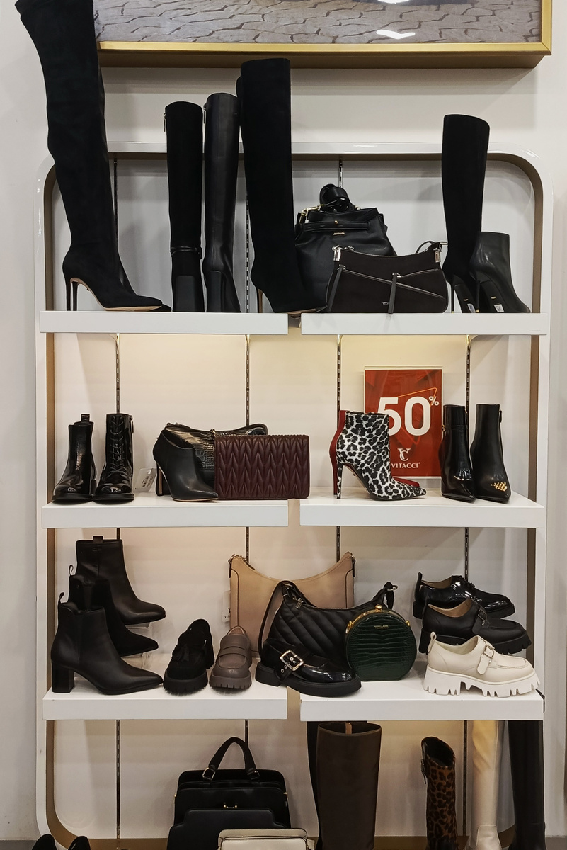 Адрес: г. Смоленск, ул. 25 Сентября, д. 35А, ТРК «Макси», 2 этаж.
Время работы: ежедневно с 10:00 до 21:00.​
Телефон: +7(906) 518 72 70.​