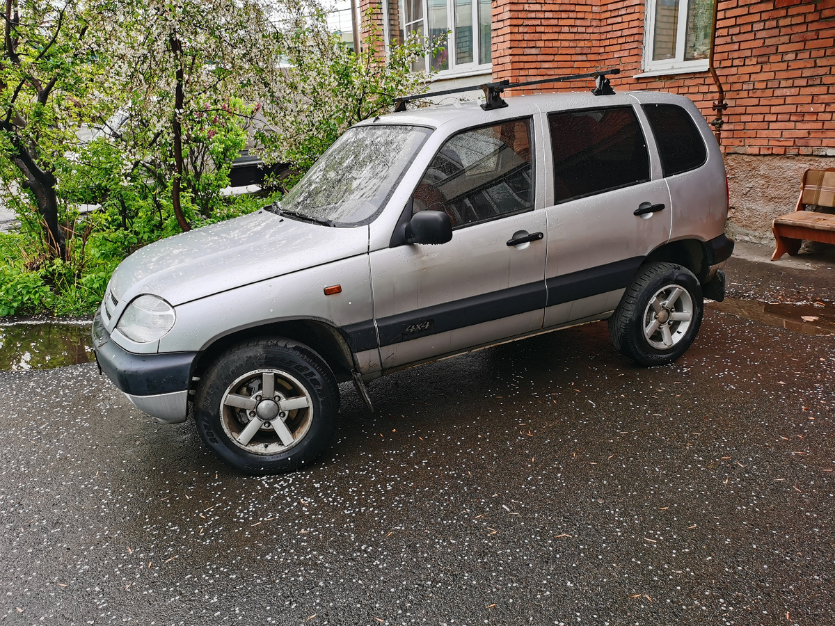 А мой старый "бронеход" вы знаете. Старая, да. Но другой у меня уже не будет...