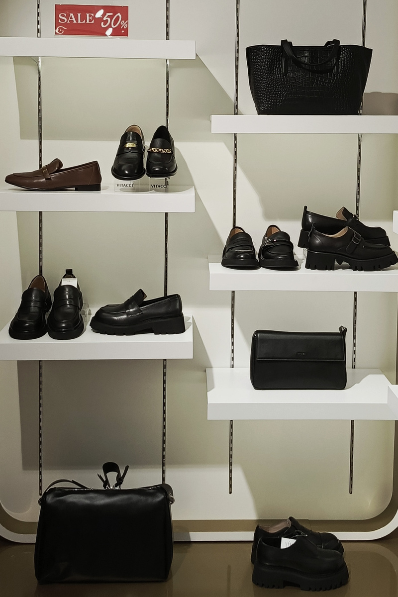 Адрес: г. Чита, ул Журавлева, 79, ТК «Европейский», 1 этаж.
Время работы: Пн-Сб с 10:00 до 19:00, Вс с 10:00 до 18:00.​
Телефон: +7(962)100-02-60.​