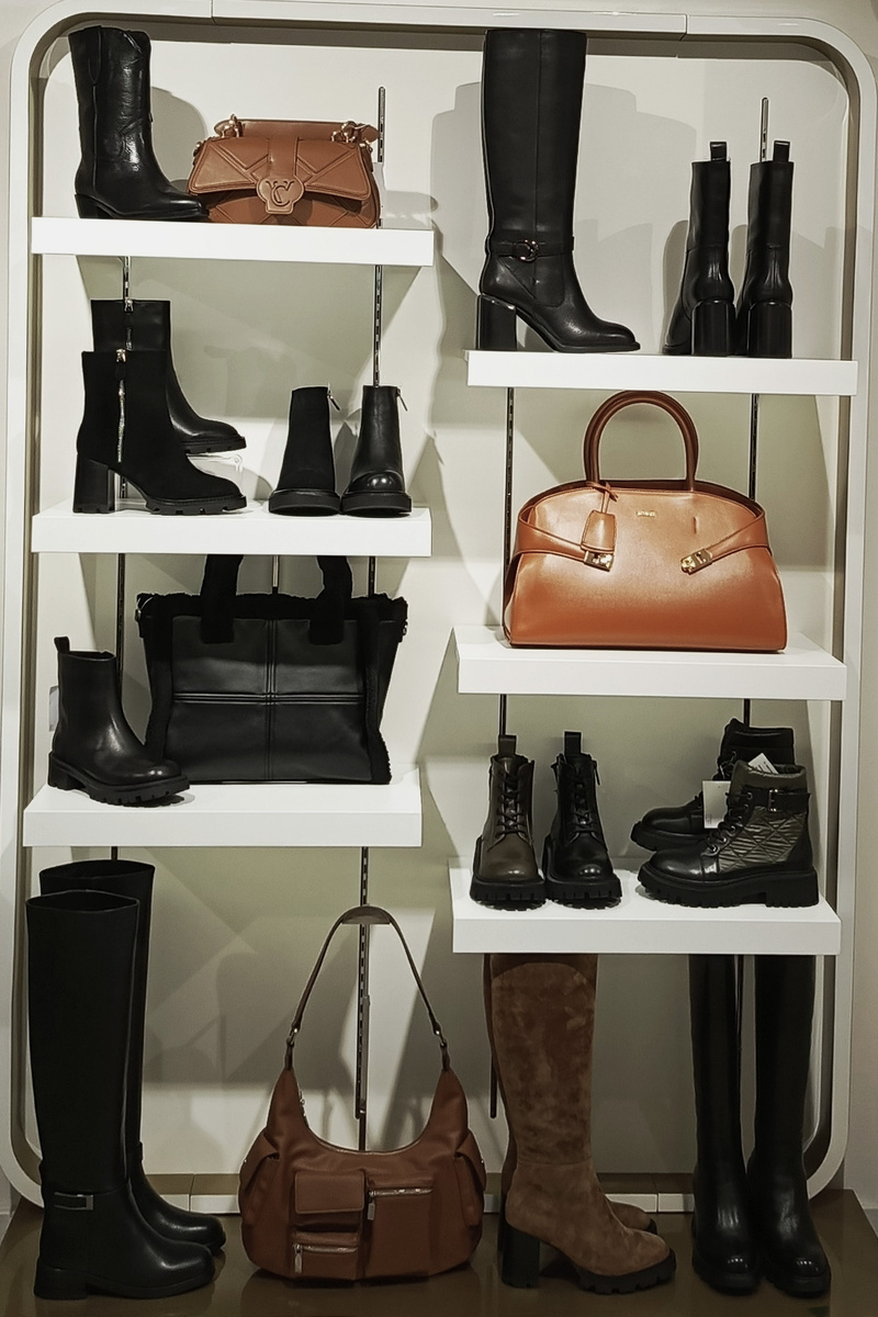 Адрес: г. Чита, ул Журавлева, 79, ТК «Европейский», 1 этаж.
Время работы: Пн-Сб с 10:00 до 19:00, Вс с 10:00 до 18:00.​
Телефон: +7(962)100-02-60.​