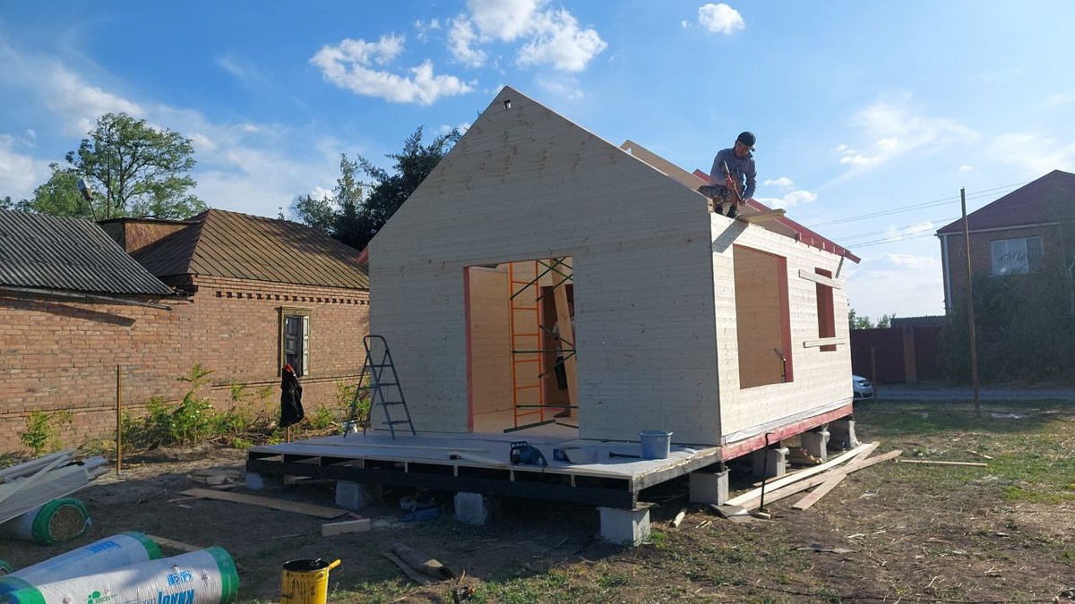 процесс стройки каркасного дома