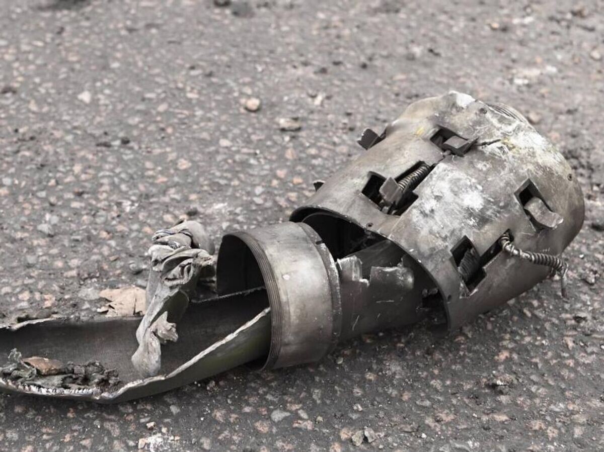    Фрагмент боеприпаса после атаки беспилотного летательного аппарата в Белгороде | © РИА Новости / Пресс-служба губернатора Белгородской области