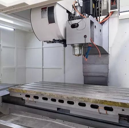 Вертикальный фрезерный станок с ЧПУ