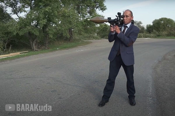 Андрей Неретин в образе Виталия Наливкина с гранатометом / BARAKuda/YouTube  