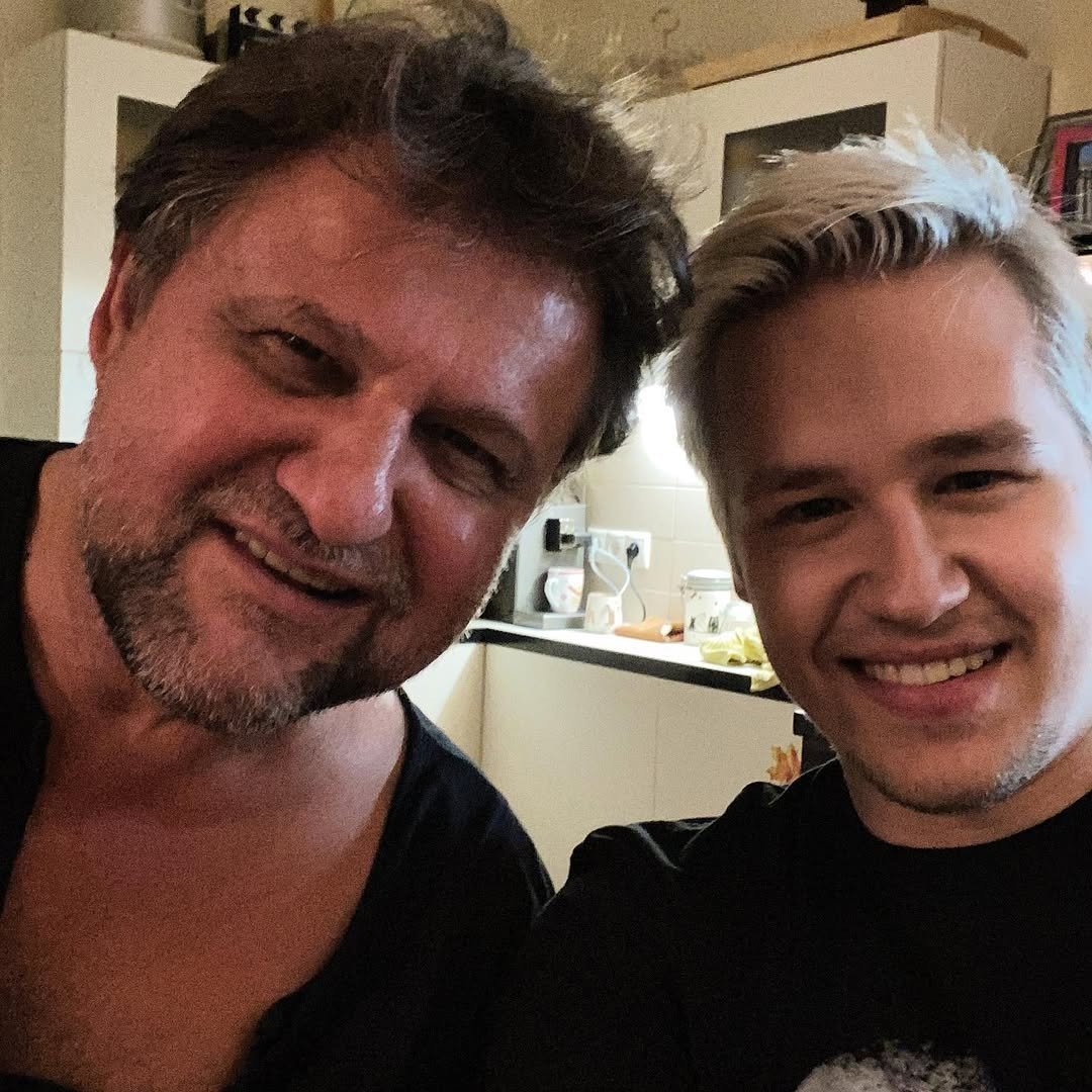    Александр Самойленко-младший с отцом (фото: Instagram* / samalexandermagic)