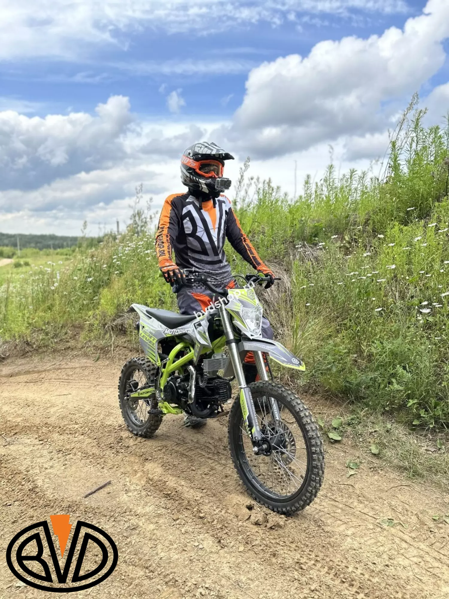 Выход из положения - вести питбайк руками