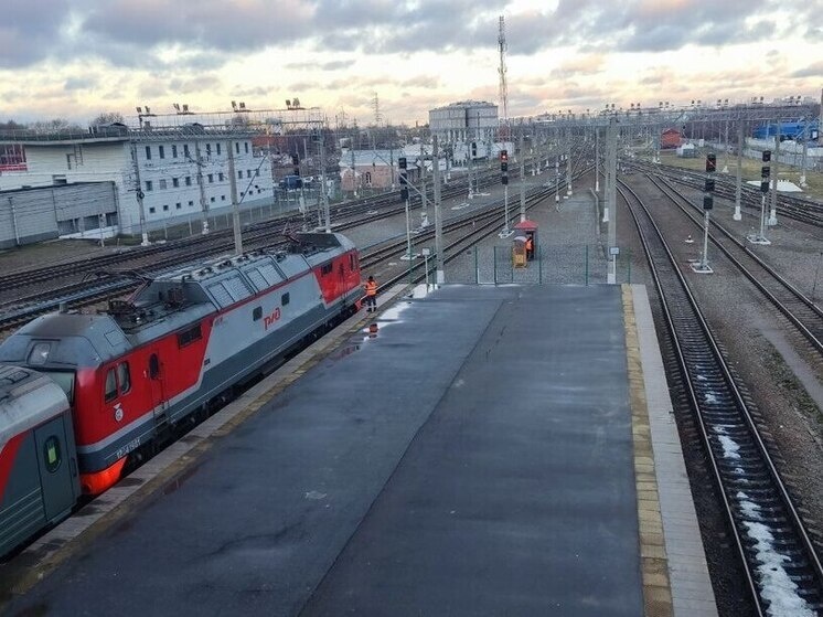     Специалисты делают всё возможное, чтобы поезда вернулись в график. Фото из архива "МК в Питере"