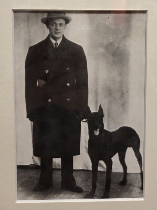 Сергей Лемешев с собакой. Москва, 1930-е