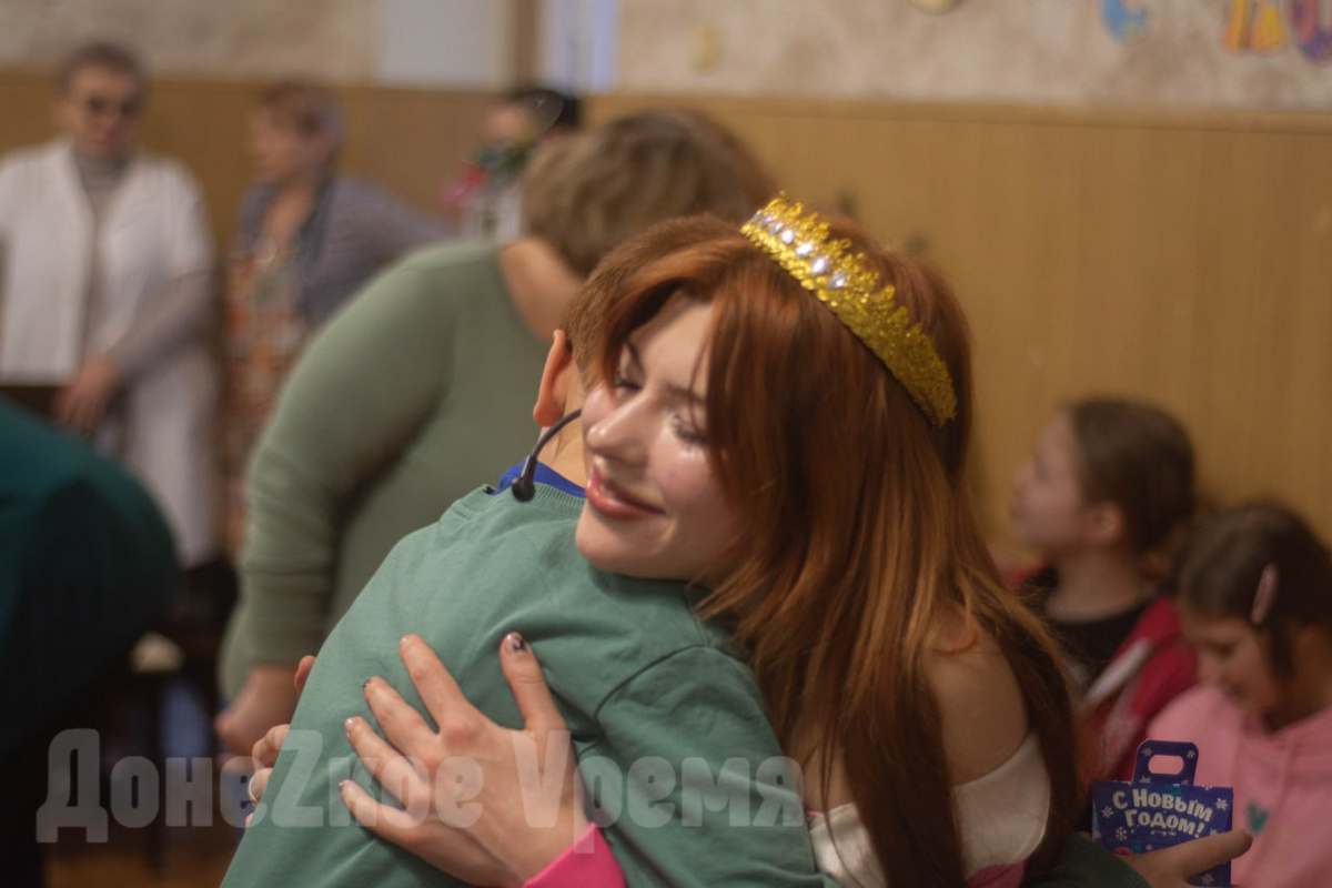 Объятий было много /Фото: Давид Худжец