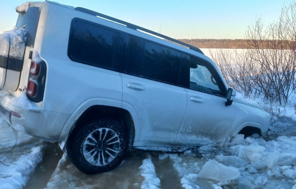     Фото: Помощь на дорогах "Zаря Урала"/ВК