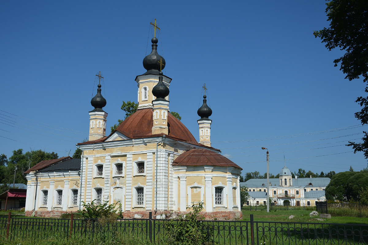 Эти два фотоснимка выполнены автором этой статьи 2 августа 2016 г.