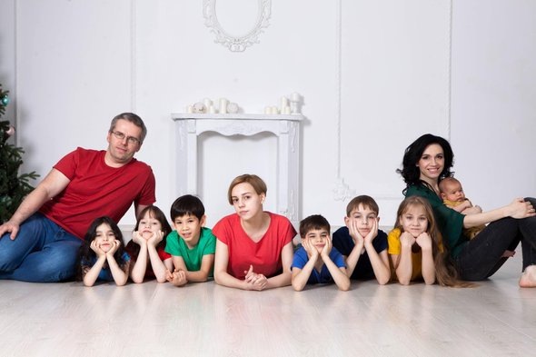 Потом у них родится еще два сына и они возьмут 6-месячную Надю с диагнозом спина бифида.