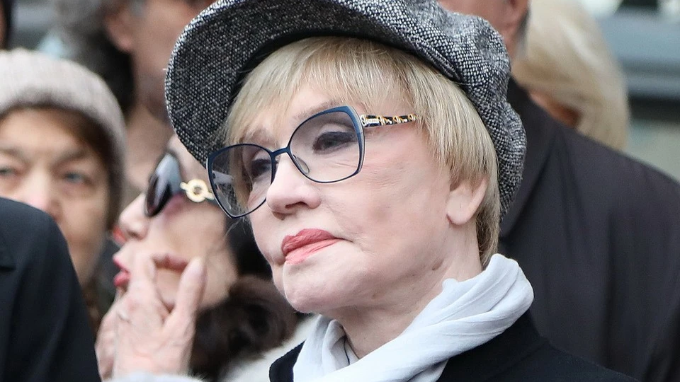 «Мне лучше прямо здесь и умереть»: как неудачная пластика сломала жизнь Алентовой