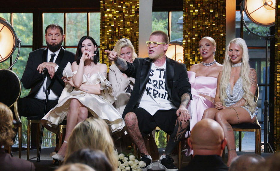 Кадр из шоу "Звезды под капельницами"