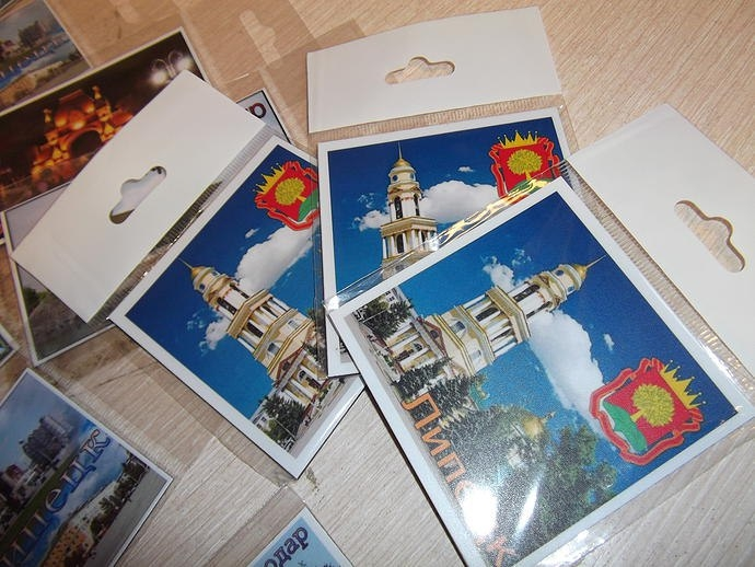 Изготовление сувенирных магнитов с городской тематикой заказать от 10 шт. в компании Голд Зебра.