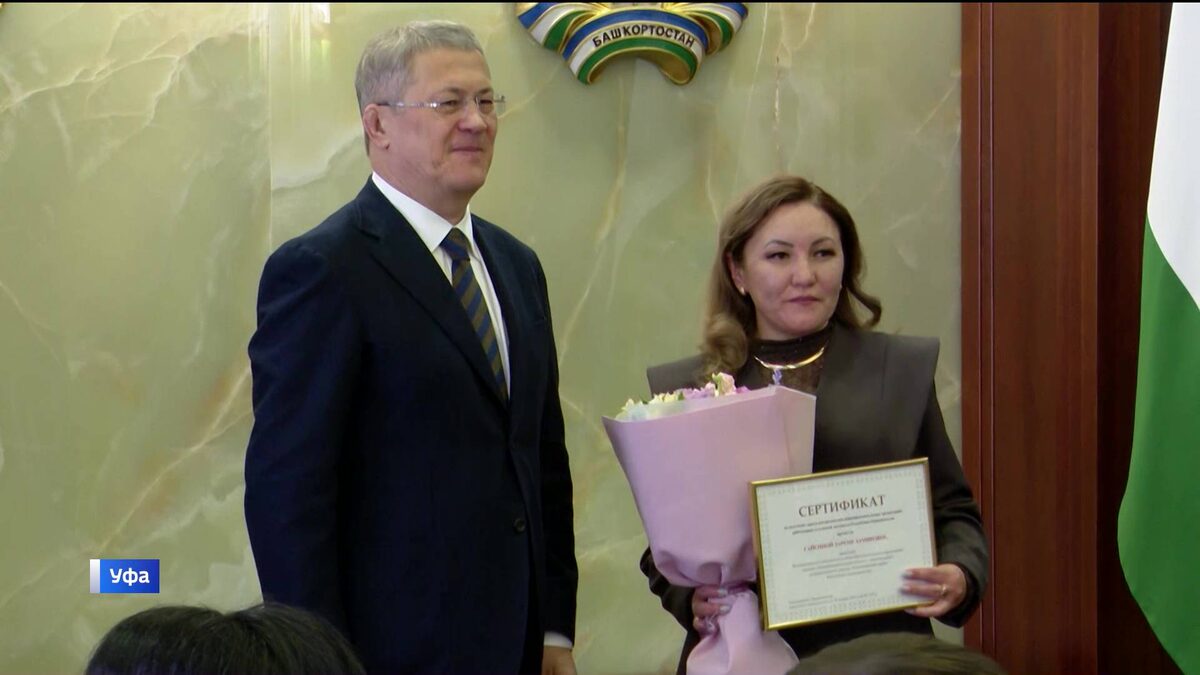    В Уфе директорам сельских школ Башкортостана вручили сертификаты на получение грантов