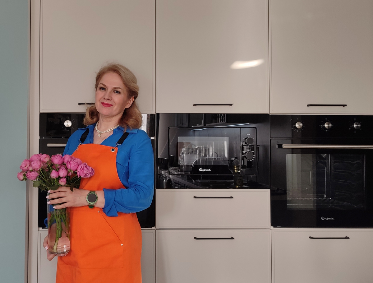 В июне этого года, встречаю гостей, тогда я еще думала, что получится студию сохранить и развить.