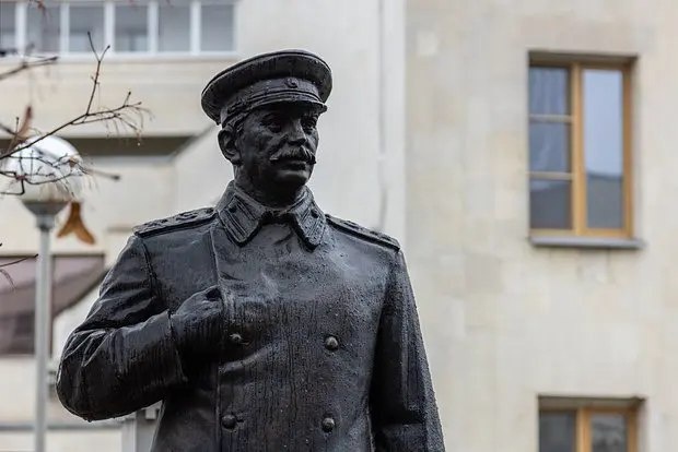 Памятник Сталину и роль Екатерины Ложеницыной в судьбе Вологодского музея-заповедника