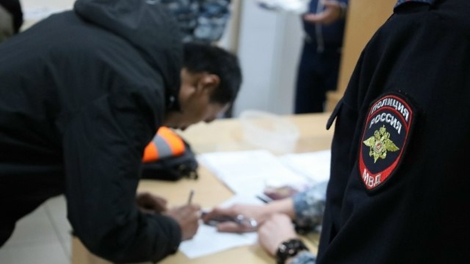Костромские полицейские выдворили из страны шестерых мигрантов