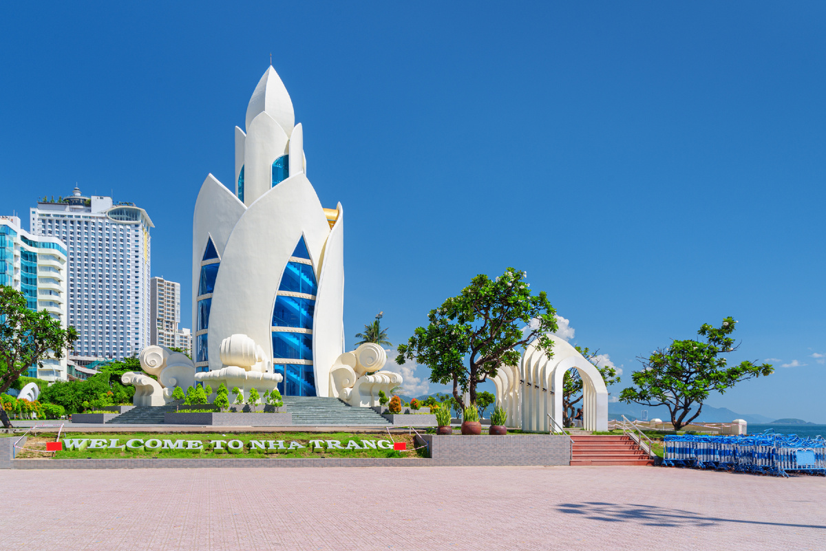 Вид на башню Трам Хуонг и площадь 2 апреля в Нячанг, Вьетнам. Источник: Shutterstock