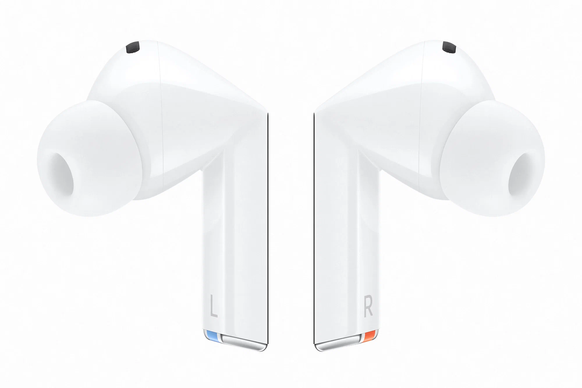 *Двухдрайверная система в наушниках — это конструкция, в которой в одном корпусе объединены два излучателя (драйвера). Это позволяет расширить диапазон воспроизводимых частот, добиться большей детальности и насыщенности звучания