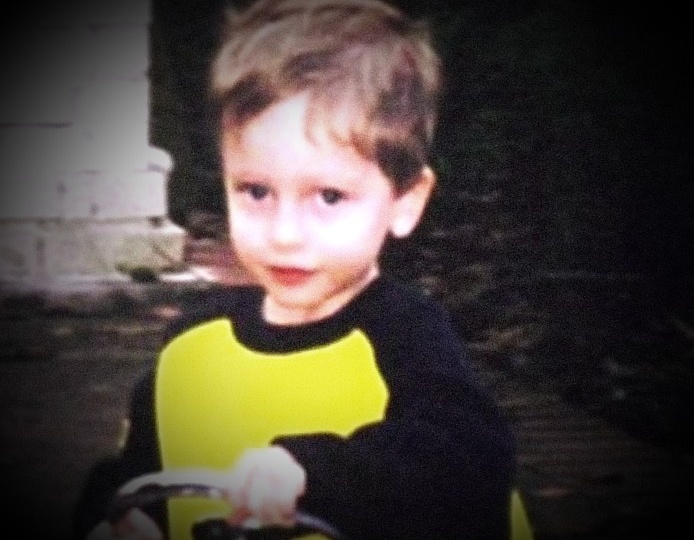 Родители не верили странным рассказам сына. Мальчик по ночам повторял странные слова — пока отец не нашёл военный архив