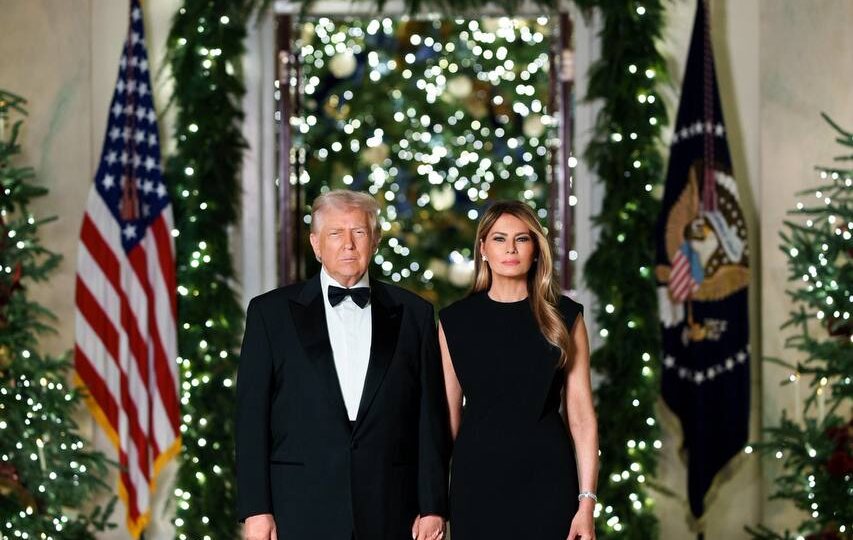 "С Рождеством всех, включая радикальных левых подонков"!