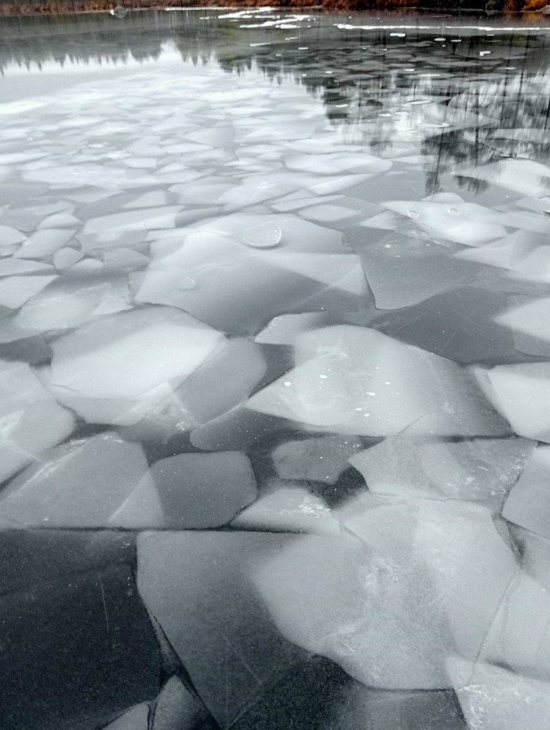    Озеро в Карелии покрылось «мрамором»«Наша жизнь — Meijän elaigu» / Степан Ефремов