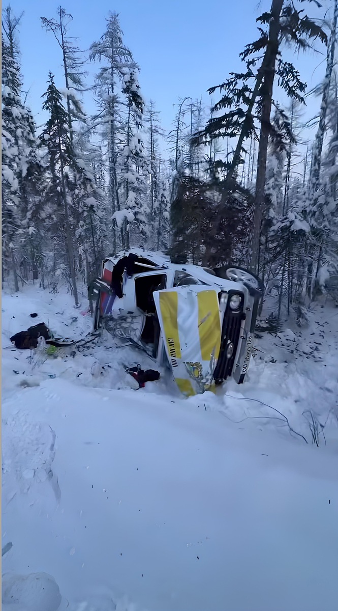    Последствия аварии на трассе между Магаданом и Якутском